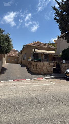 המייסדים 84