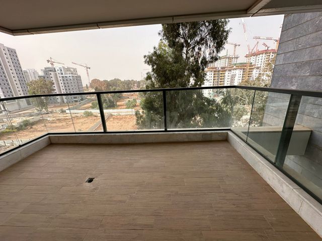 אלי יבלון 