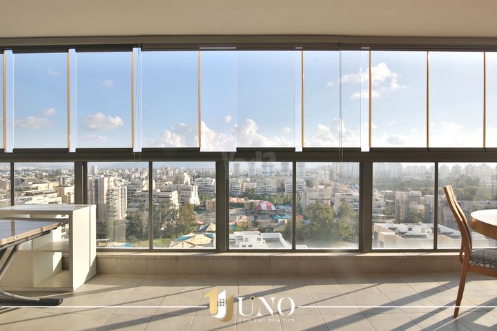 עפרה חזה 14