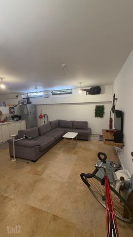 קדם 37
