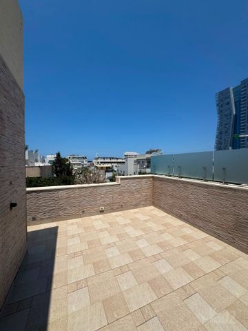 גג/ פנטהאוז להשכרה בתל אביב יפו (תיווך) — 2
