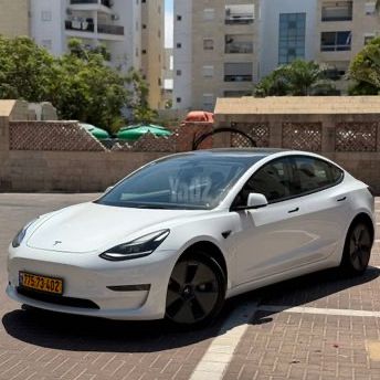 מודעת רכב טסלה מודל 3