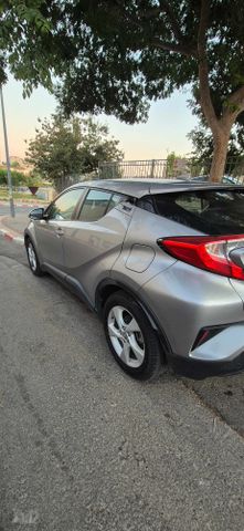 מודעת רכב טויוטה C-HR