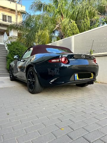 מודעת רכב מאזדה MX-5