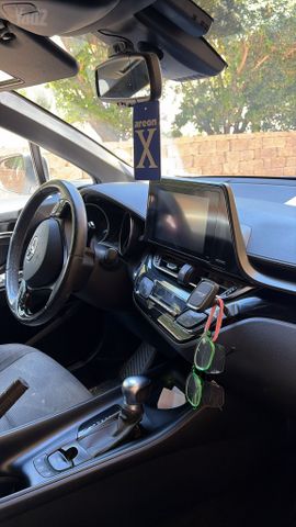 מודעת רכב טויוטה C-HR