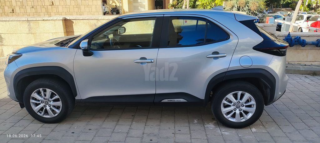 מודעת רכב טויוטה יאריס קרוס