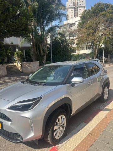 מודעת רכב טויוטה יאריס קרוס