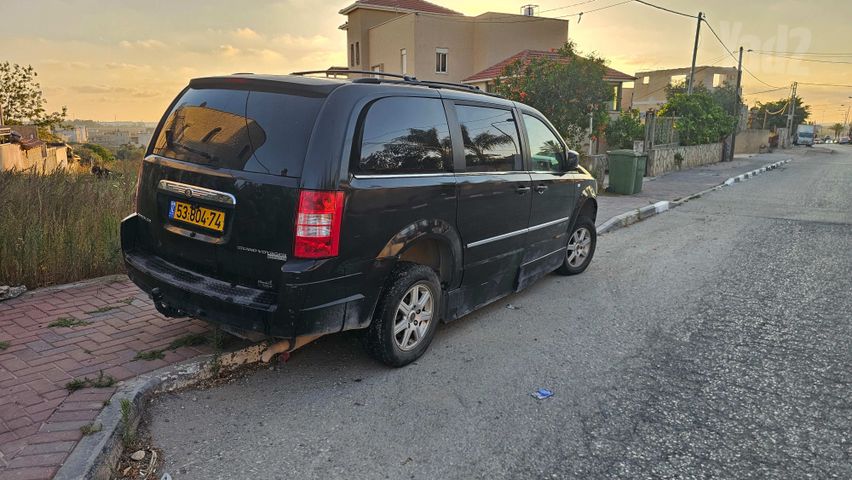 מודעת רכב קרייזלר גראנד וויאג'ר