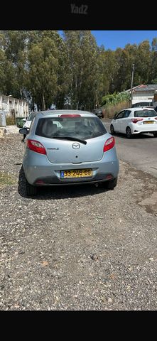 מודעת רכב מאזדה 2