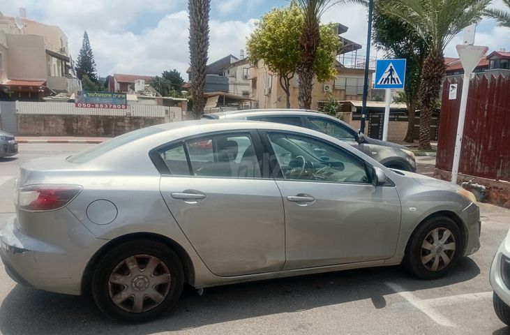 מודעת רכב מאזדה 3