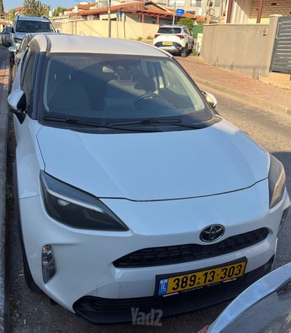 מודעת רכב טויוטה יאריס קרוס