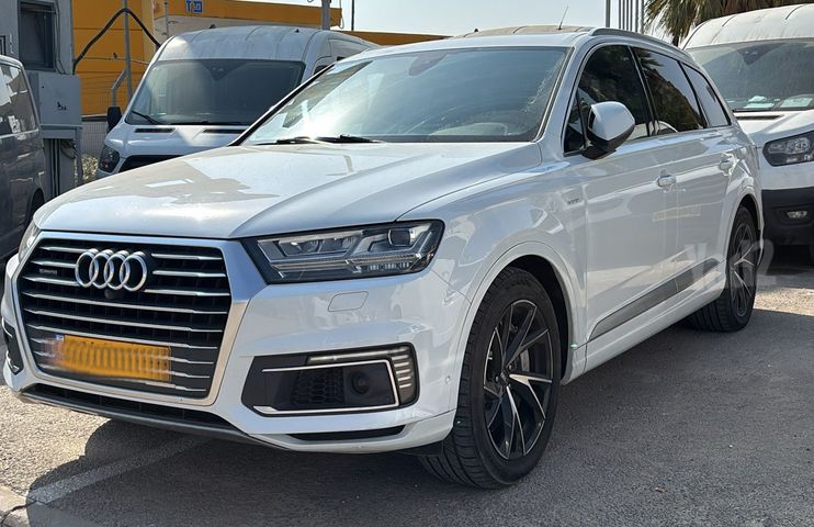 מודעת רכב אאודי Q7
