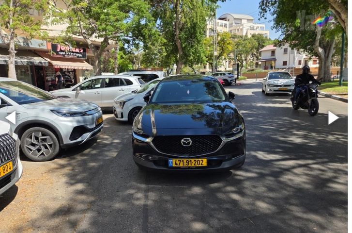 מודעת רכב מאזדה CX-30
