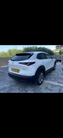 מודעת רכב מאזדה CX-30