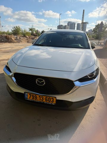 מודעת רכב מאזדה CX-30