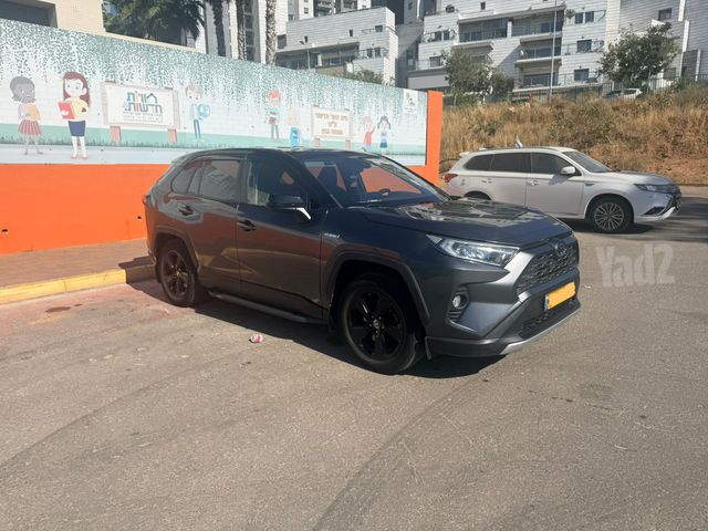 מודעת רכב טויוטה RAV4