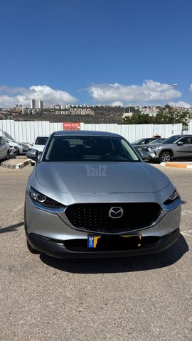 מודעת רכב מאזדה CX-30