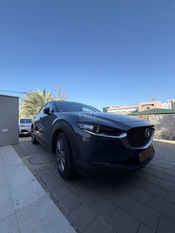 מודעת רכב מאזדה CX-30
