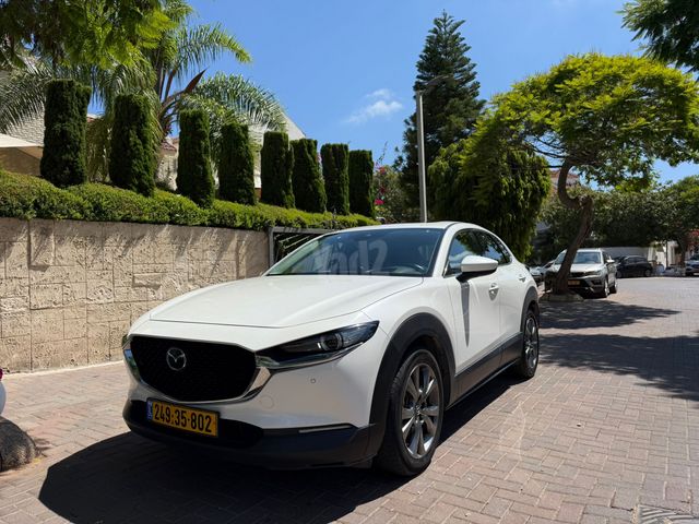 מודעת רכב מאזדה CX-30