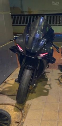 מודעת רכב ימאהה YZF-R1