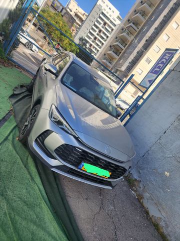 מודעת רכב אם ג'י ZS