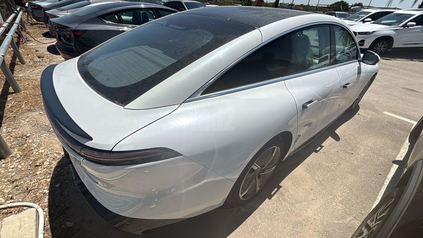 S7 Touring חשמלי אוט׳ סדאן (209 כ״ס)
