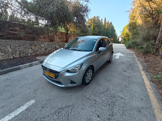 מודעת רכב מאזדה 2