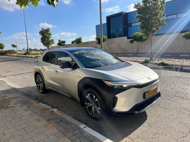 מודעת רכב טויוטה bZ4X 2