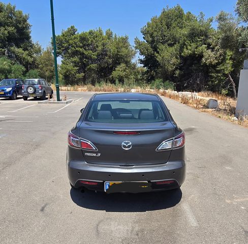 מודעת רכב מאזדה 3