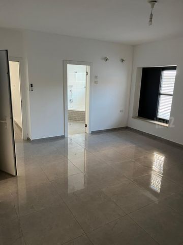 נרקיס 215