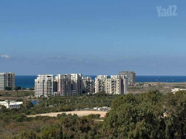 רמת אביב ג'