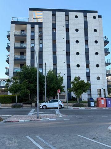 עפרה חזה