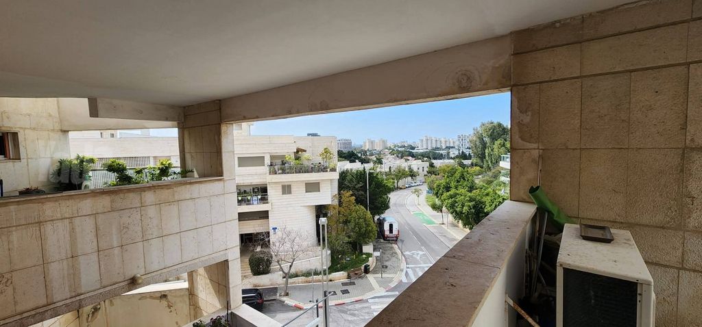 אלכסנדר סשה ארגוב 13