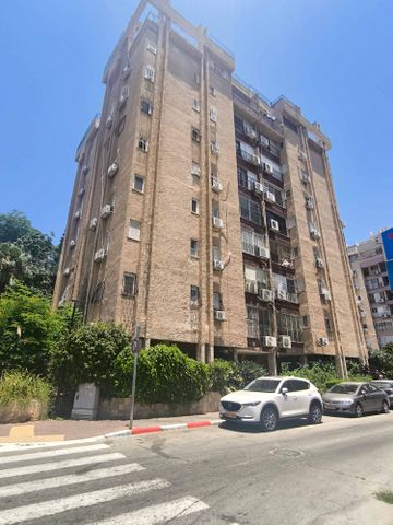 אהרון שקולניק