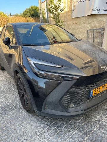 מודעת רכב טויוטה C-HR