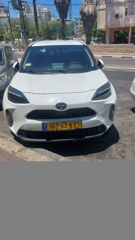 מודעת רכב טויוטה יאריס קרוס