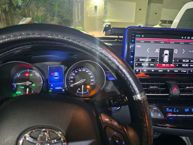 מודעת רכב טויוטה C-HR