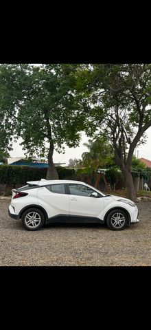 מודעת רכב טויוטה C-HR