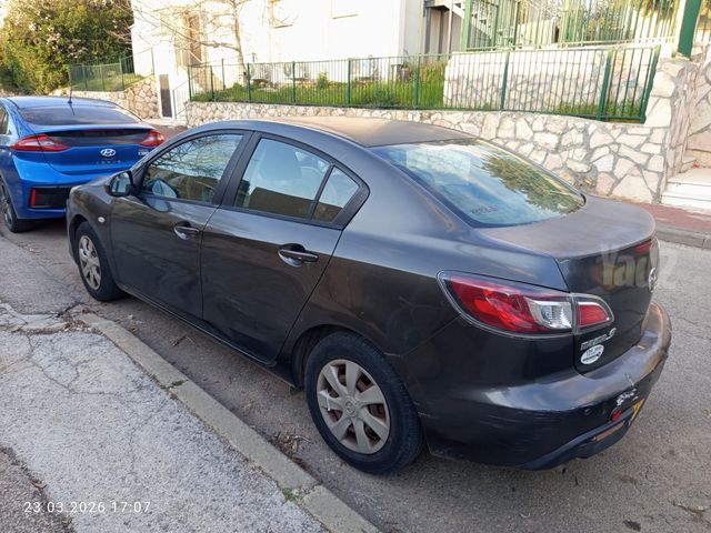 מודעת רכב מאזדה 3
