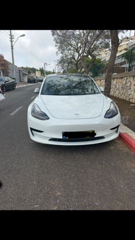 מודעת רכב טסלה מודל 3