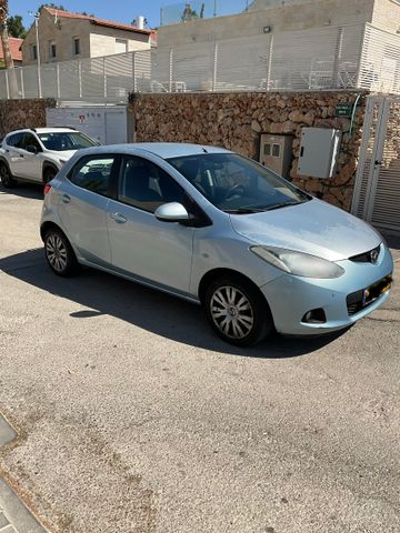 מודעת רכב מאזדה 2