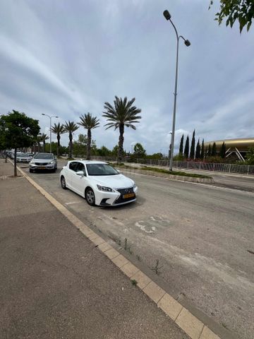 מודעת רכב לקסוס CT