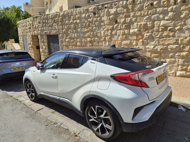 מודעת רכב טויוטה C-HR