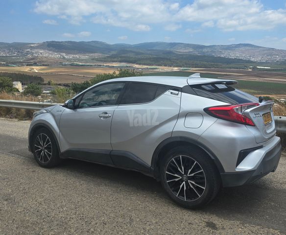 מודעת רכב טויוטה C-HR