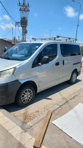 מודעת רכב ניסאן NV200