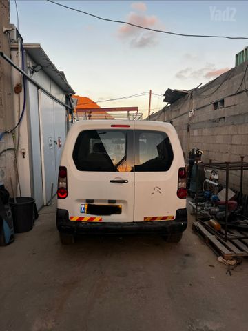 מודעת רכב סיטרואן ברלינגו