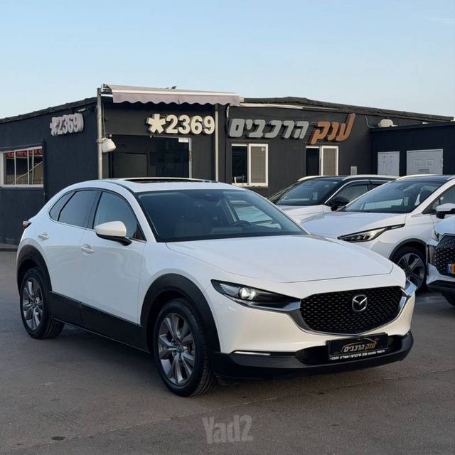 מודעת רכב מאזדה CX-30