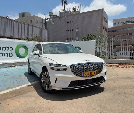 מודעת רכב ג'נסיס GV70