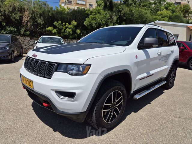 מודעת רכב ג'יפ גרנד צ'ירוקי