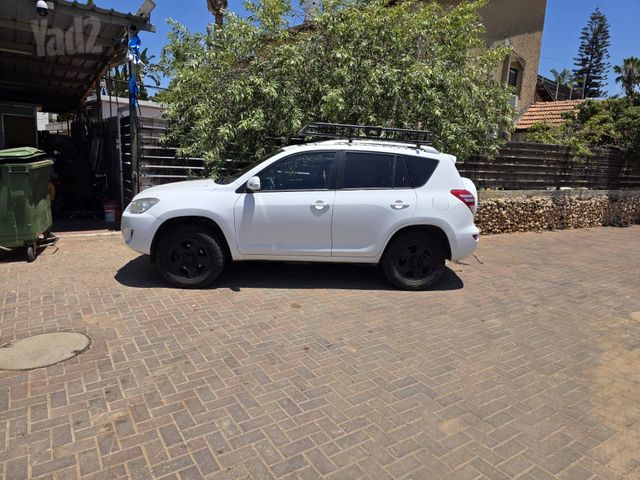 מודעת רכב טויוטה RAV4